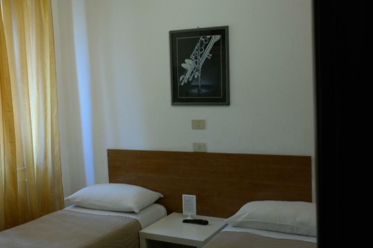 Hotel Houston Livorno - Struttura Esclusivamente Turistica - Not For Business Or Workers Ngoại thất bức ảnh