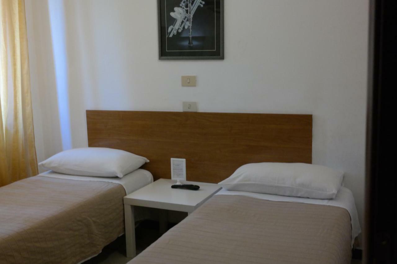 Hotel Houston Livorno - Struttura Esclusivamente Turistica - Not For Business Or Workers Ngoại thất bức ảnh