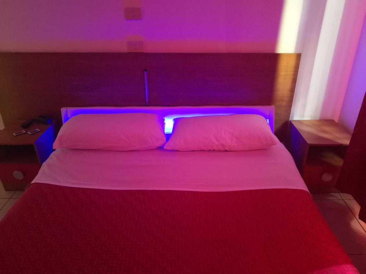 Hotel Houston Livorno - Struttura Esclusivamente Turistica - Not For Business Or Workers Ngoại thất bức ảnh