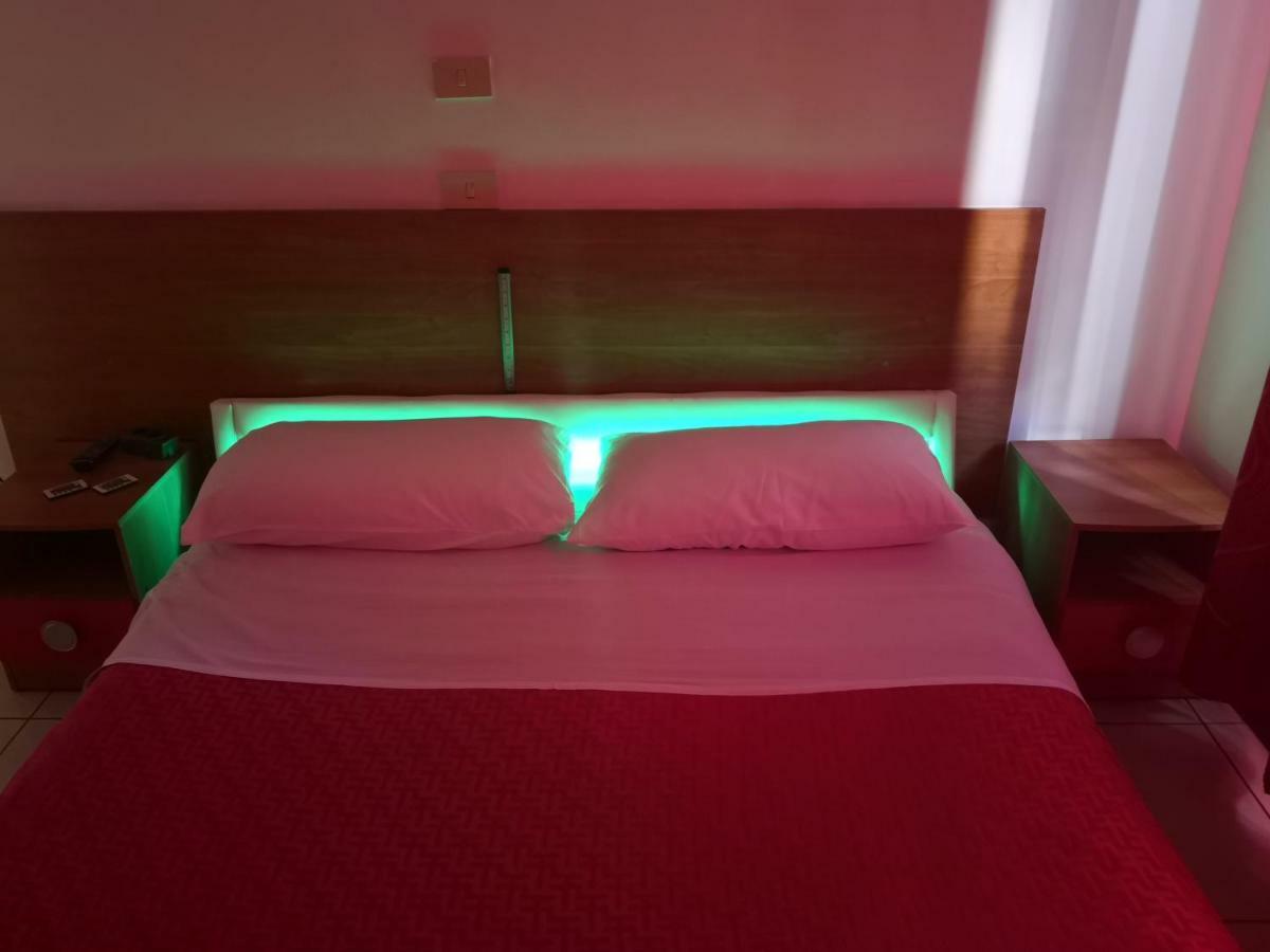 Hotel Houston Livorno - Struttura Esclusivamente Turistica - Not For Business Or Workers Ngoại thất bức ảnh